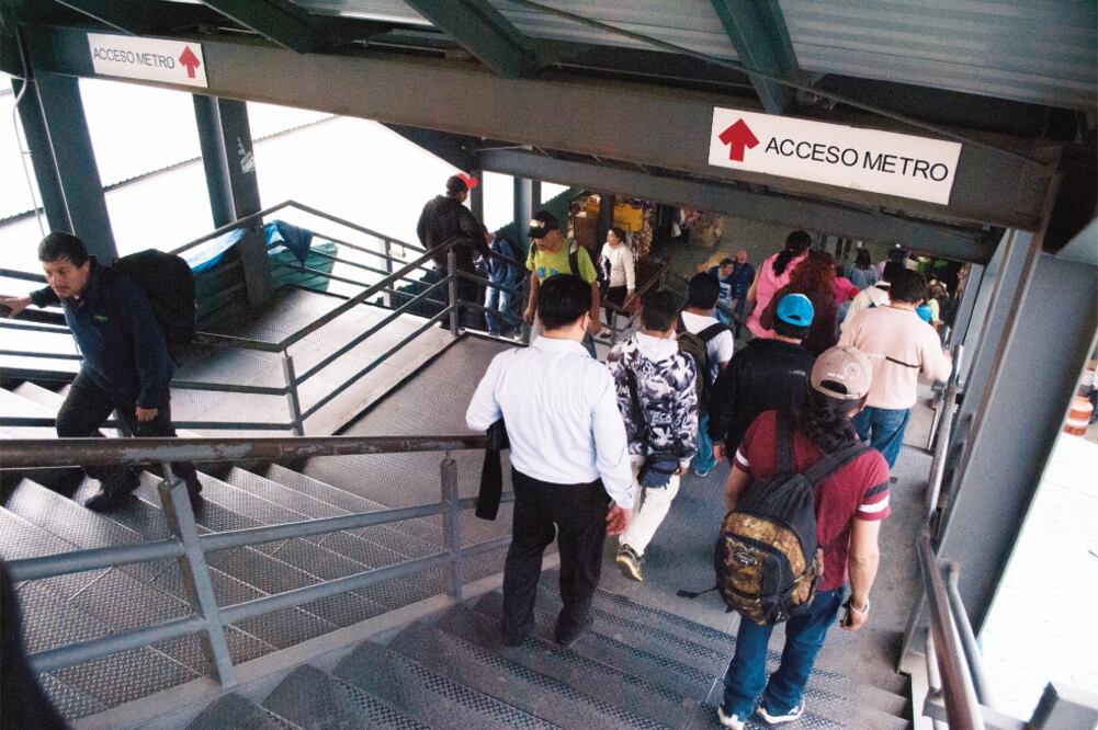 No cede. Este año se han registrado 6 mil 860 asaltos a transporte público, en Edomex, casi igual que en 2015, cuando hubo 6 mil 928 casos (ARCHIVO. EL UNIVERSAL)