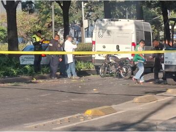 Motociclistas pierden la vida tras derrapar sobre avenida Chapultepec; accidente provoca tráfico en la zona
