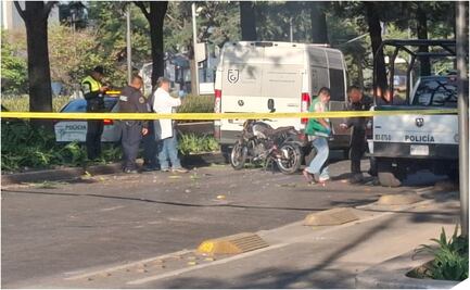 Motociclistas pierden la vida tras derrapar sobre avenida Chapultepec; accidente provoca tráfico en la zona