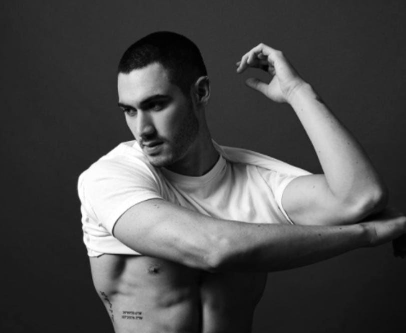 Alejandro Speitzer se pronuncia contra los estereotipos con esta portada / Foto: Instagram 