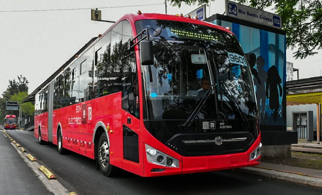 Dl Metrobús entregará piezas armables de cartón inspiradas en este transporte público.