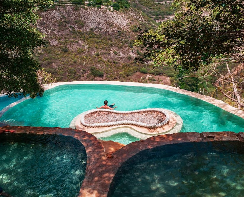 Las Grutas de Tolantongo están en medio de un cañón. Foto: Istock
