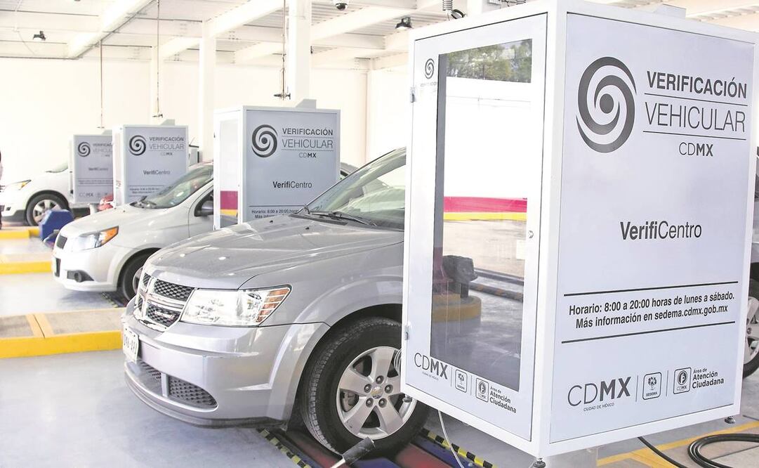 Por la emergencia sanitaria sólo los vehículos con engomado amarillo y rosa pudieron verificar. Foto: ESPECIAL