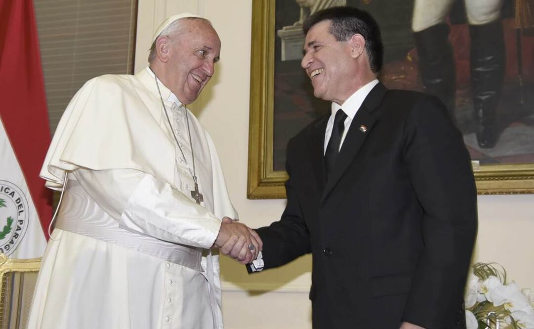 En el palacio presidencial ante el presidente, Horacio Cartes, agregó su satisfacción por "lo mucho que se ha avanzado gracias al esfuerzo de todos" (Foto: EFE)