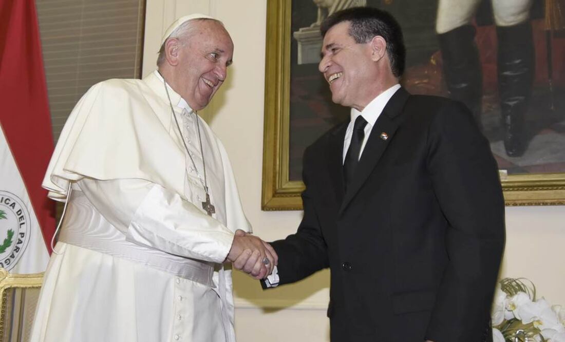 En el palacio presidencial ante el presidente, Horacio Cartes, agregó su satisfacción por "lo mucho que se ha avanzado gracias al esfuerzo de todos" (Foto: EFE)