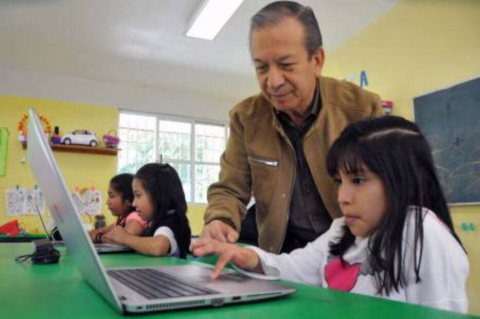 Enseñan a sordos a leer y escribir