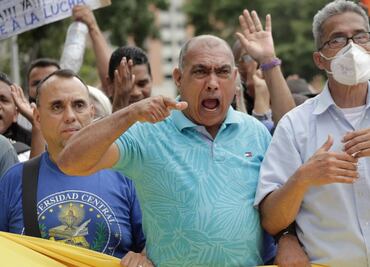 "Los salarios de hambre": gobierno de Maduro redujo ingresos de funcionarios públicos y desata nueva ola de protestas