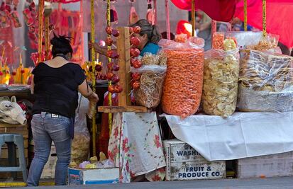 Propone senador subir $2 el IEPS a bebidas azucaradas y alimentos chatarra