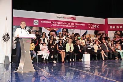 Mancera sostiene diálogo con estudiantes