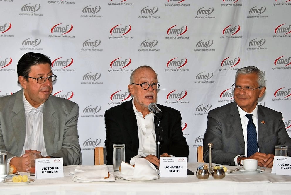 Jonathan Heath, subgobernador del Banxico (centro), señaló que desde el gobierno valoran que hay más beneficios cuando se tiene un órgano independiente responsable de la política monetaria. Foto Especial