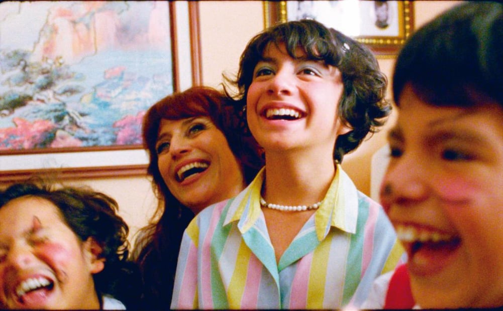Seis semanas en el edificio rosa con azul, de Bruno Santamaría, se estrenó en el Festival de Cannes. Crédito: CORTESÍA  Mil Nubes Cine