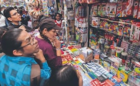 ¿Cuánto cuesta surtir la lista de útiles? Padres desembolsan miles de pesos antes del regreso a clases