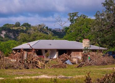 Envían más rescatistas mexicanos a Texas tras inundaciones; apoyan en labores de rescate