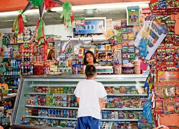 Cobran $500 semanales a microtiendas, reportan