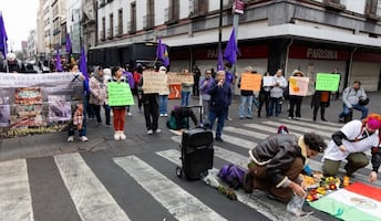 Manifestantes bloquean Pino Suárez contra artículo 60 de desalojos, exigen derecho a la vivienda