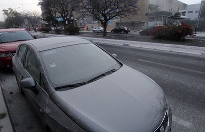 Continúa limpieza de ceniza en aeropuerto de Puebla