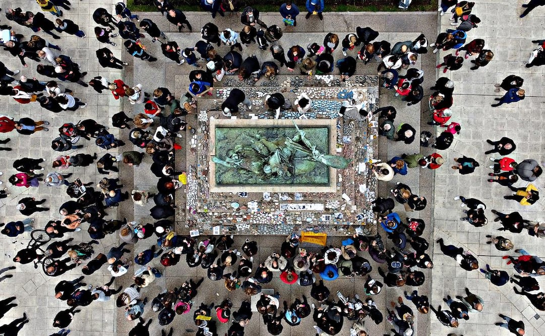 La marcha de las piedras. Foto: Gerardo Viercovich/ La Nación, Argentina.