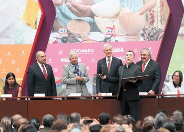 Reciben mexiquenses destacados presea