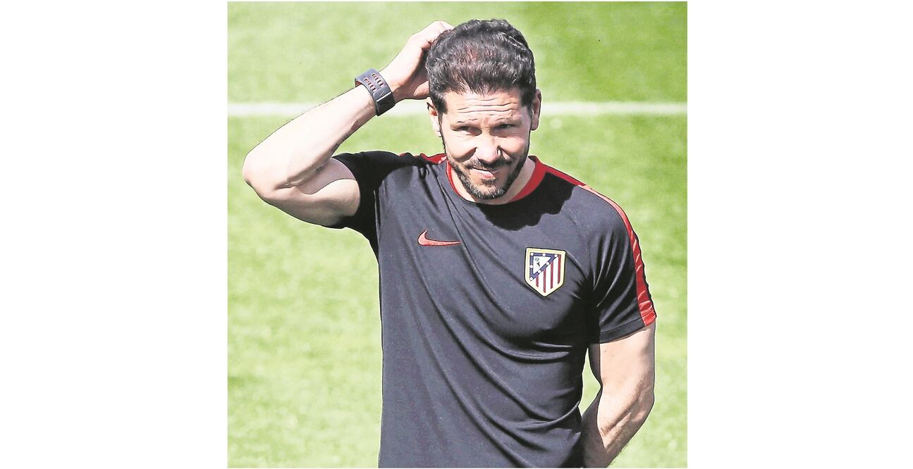 Diego Simeone, timonel del Atlético, imagina un partido duro (JUAN CARLOS HIDALGO. EFE)