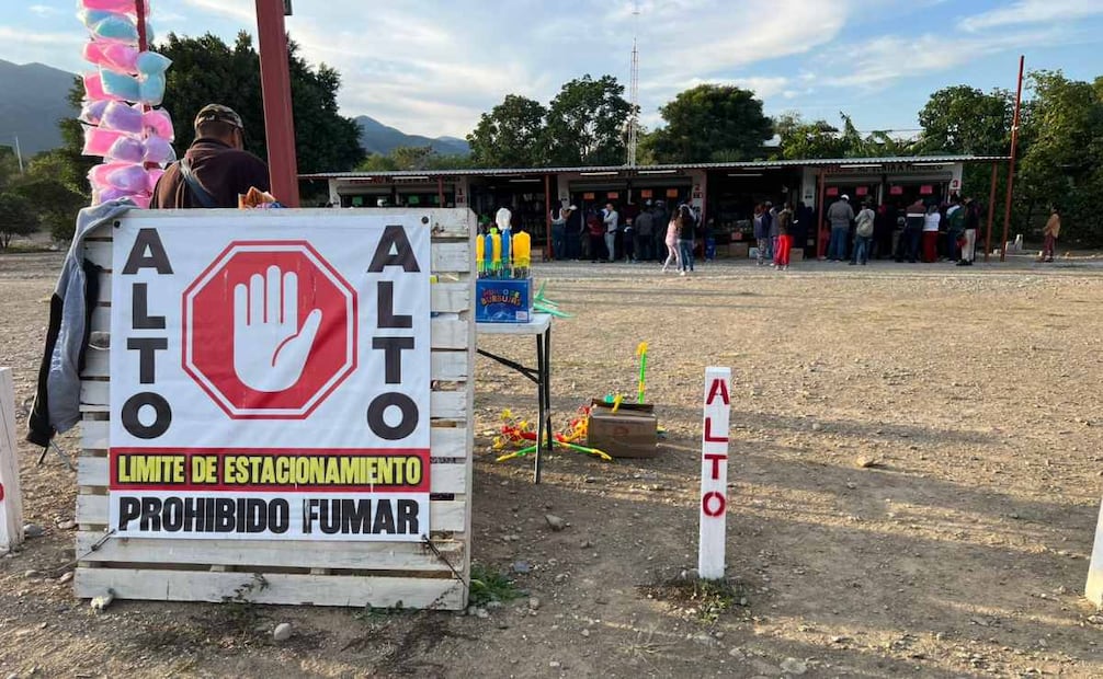 Tiendas de pirotecnia emiten recomendaciones para evitar incidentes (31/12/2025). Foto: Roberto Aguilar Grimaldo / EL UNIVERSAL