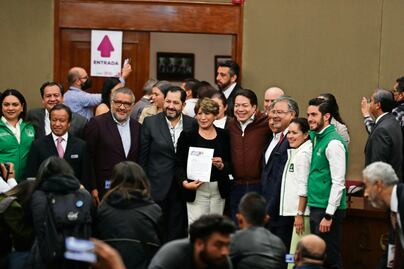 Registran candidatura de Delfina Gómez