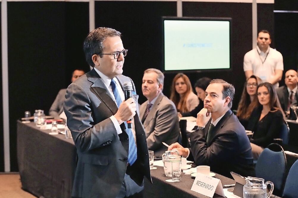 Durante la Reunión Anual de ProMéxico, en la que se celebró el décimo aniversario de dicho organismo, el secretario de Economía, Ildefonso Guajardo, explicó que la idea es tomar los capítulos actuales del TLCAN para reformularlos (SE)