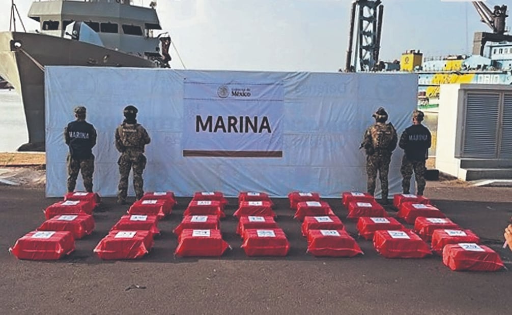 En otra acción de las fuerzas de seguridad, se localizaron 13 bultos con 384 paquetes de presunta droga y un peso aproximado de 384 kilos. Foto: Especial