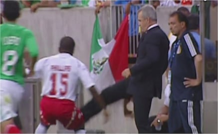 El día que Javier Aguirre pateó a un jugador de Panamá en la Copa Oro; ¿por qué lo hizo?