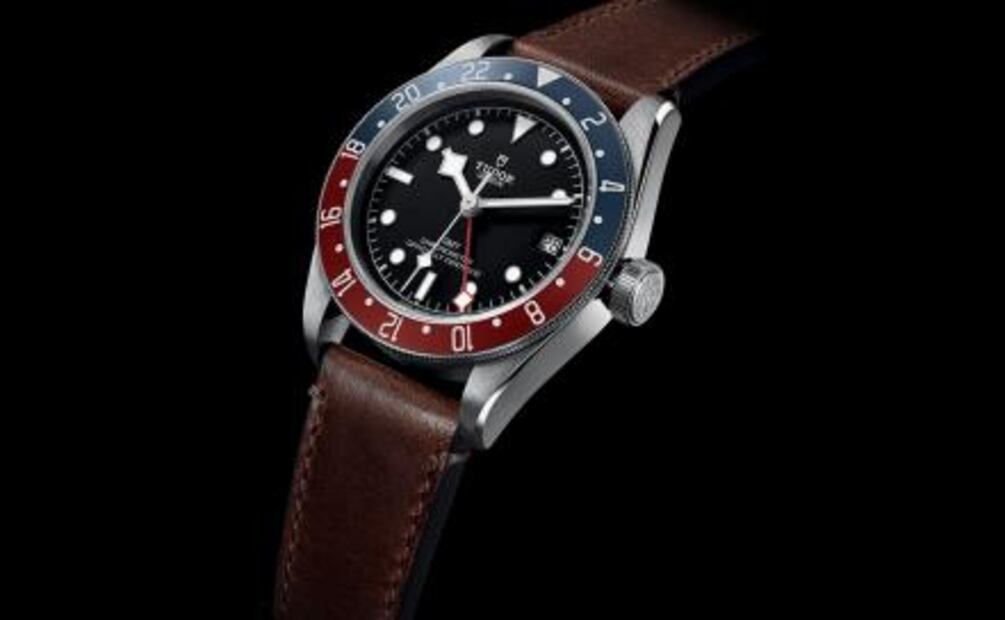 Horas mundiales y bisel Pepsi en un Black Bay