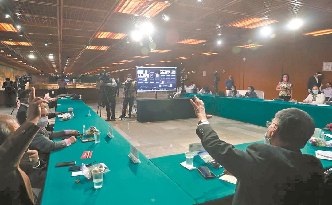 Integrantes de la Comisión de Salud de la Cámara de Diputados, durante la discusión y aprobación de las modificaciones a la Ley General para el Control del Tabaco. Foto: CORTESÍA