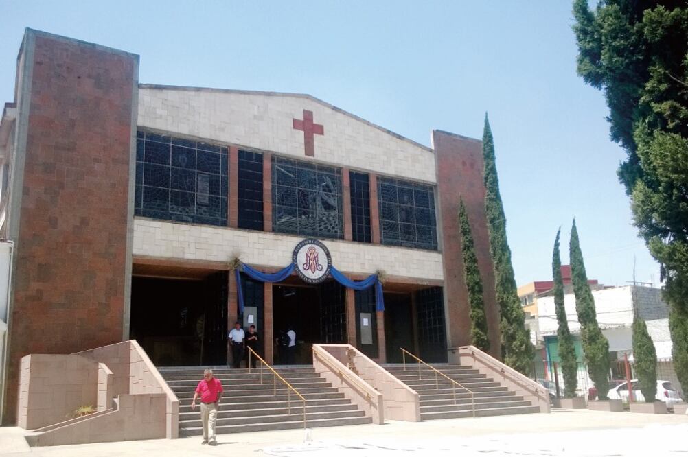 El padre Rubén Alcántara, de la iglesia Nuestra Señora del Carmen, ubicada en la calle Mira Lluvia, en la zona de Los Miras, colonia Cumbria de Cuautitlán Izcalli, fue asesinado al interior de la iglesia el miércoles 18 de abril (JUAN MANUEL BARRERA)