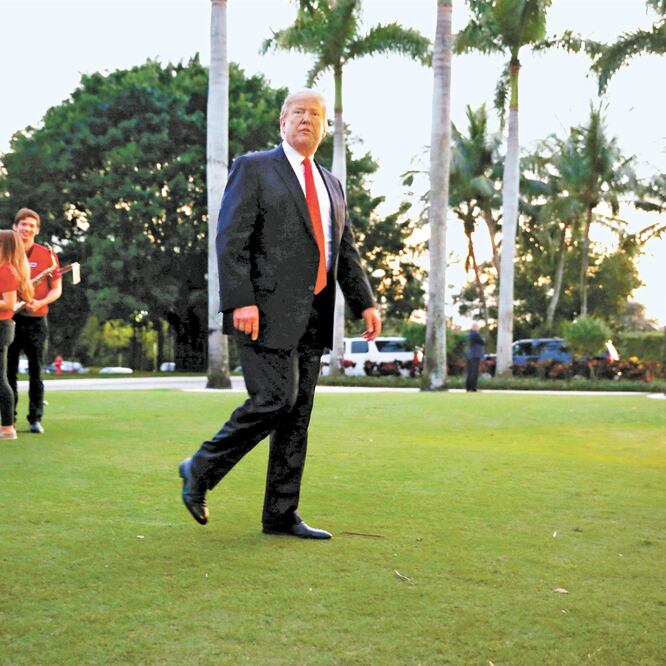 Festivo. El presidente Donald Trump viajó a su club de golf en Florida para ver el Super Bowl LIII. ERIC THAYER. REUTERS