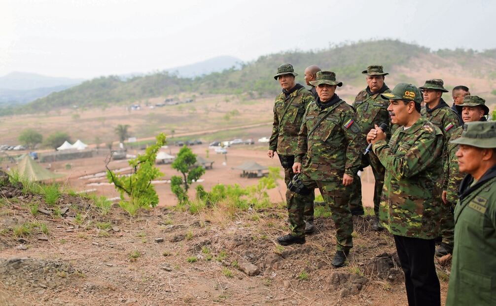 El presidente venezolano, Nicolás Maduro, durante un discurso a las fuerzas militares, en Cojedes. Maduro se ha enfrascado en dimes y diretes con su par ecuatoriano, Daniel Noboa. Foto: EFE