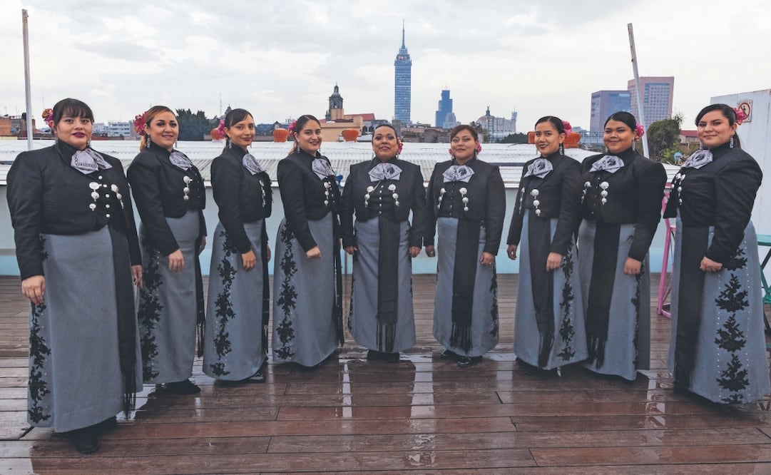 
Rosa forma parte del Mariachi Amazonas; cada una de sus integrantes ha buscado un lugar en un gremio formado, en su mayoría, por hombres. Foto: Hugo Salvador/ EL UNIVERSAL