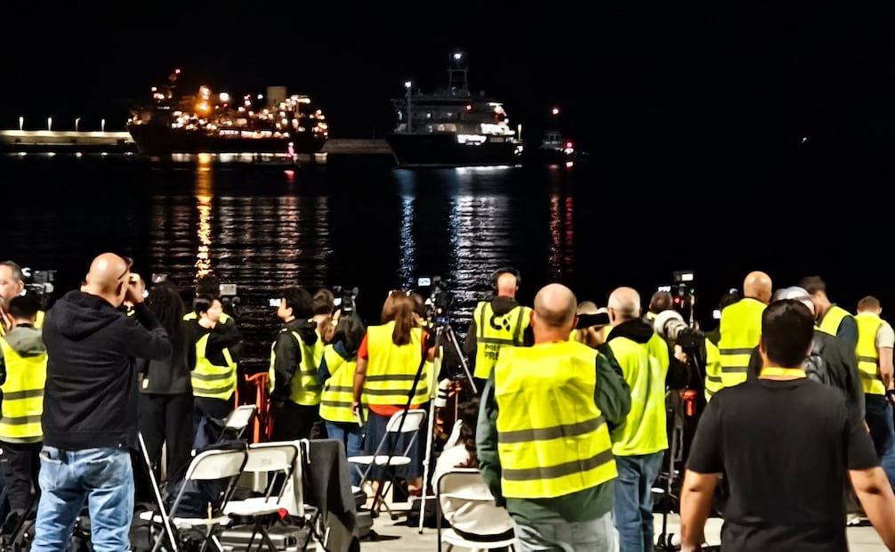 En el muelle, le espera un amplio despliegue sanitario y de seguridad coordinado por el Gobierno de España y la Organización Mundial de la Salud (OMS). Foto: Miguel Barreto/EFE