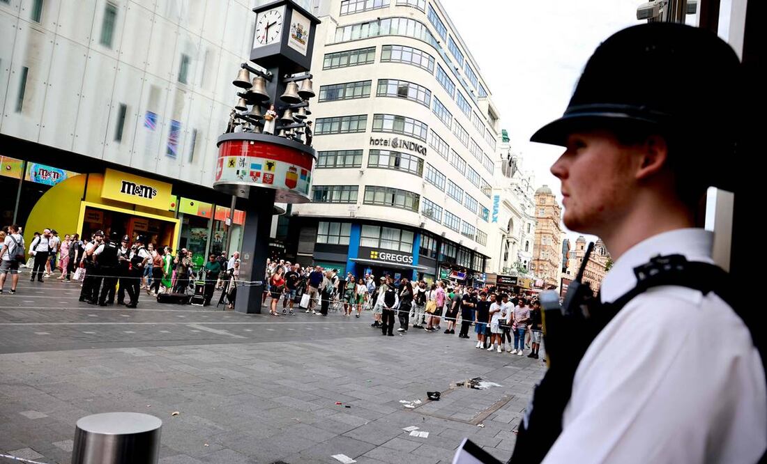 La policía hizo un llamado al público para obtener más información sobre él o el ataque. Foto: AFP