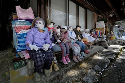 Así es la aldea de Japón habitada por muñecos a falta de personas