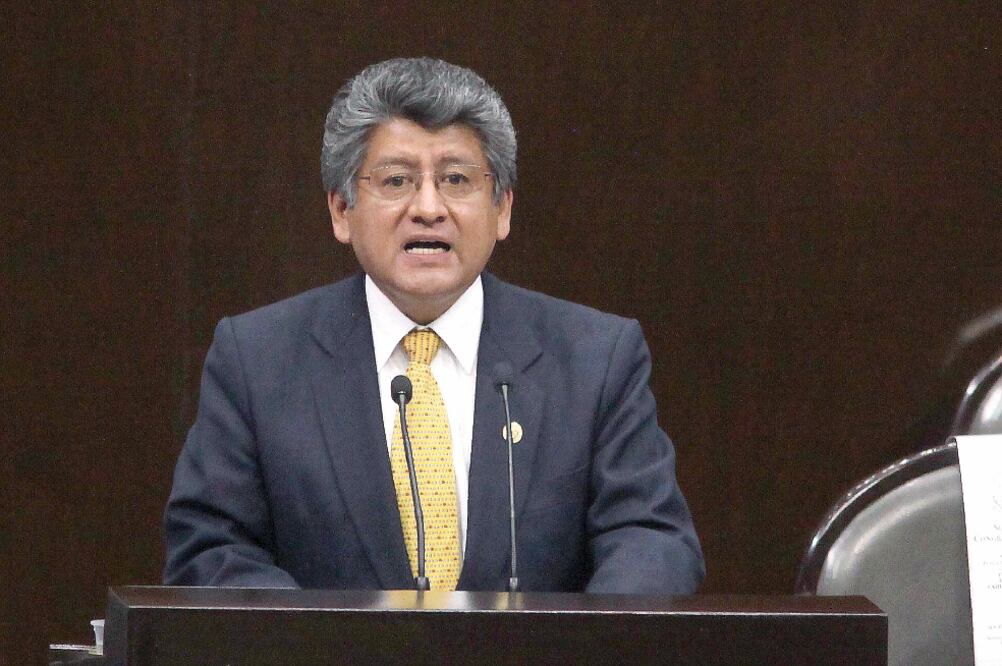 Francisco Martínez Neri, coordinador de los diputados del PRD, detalló que se deben conseguir recursos suficientes para la enseñanza en todos sus niveles (ESPECIAL)