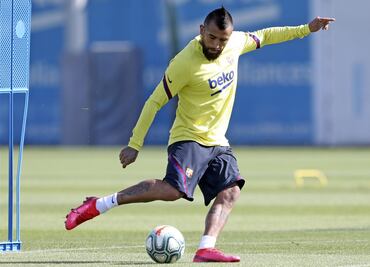 Arturo Vidal 'revienta' a Marcelo Bielsa, "Lo alaban en exceso"