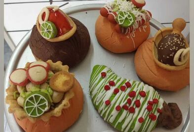 Crean conchas en forma de mole, pozole y hasta chile en nogada para dar el grito