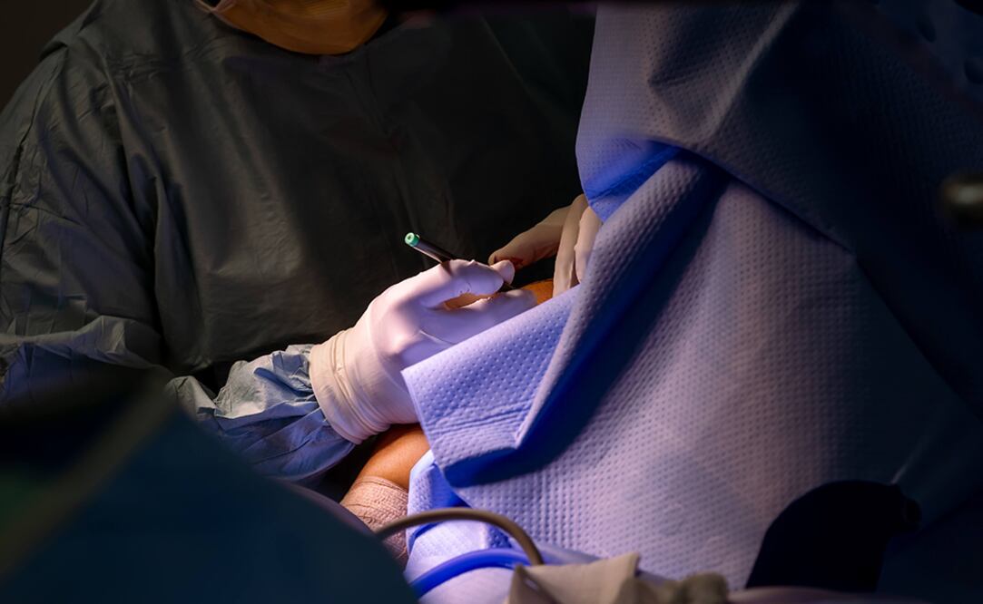 Médicos y residentes de la carrera de medicina denunciaron ante senadores lo que calificaron de “el cártel de la salud”. Fotos: Shutterstock/Centro Médico ABC