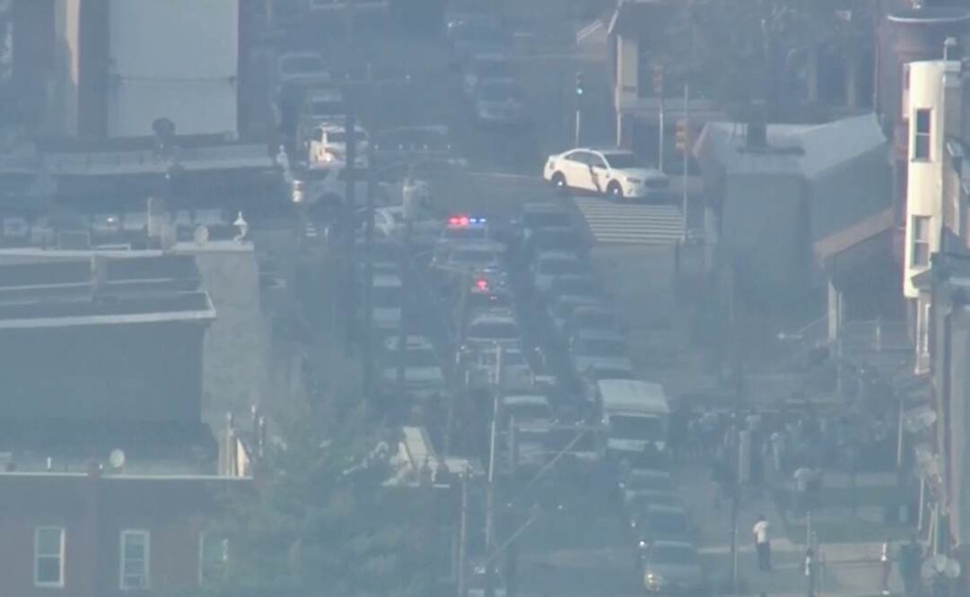 Hombre le dispara a policías en Filadelfia