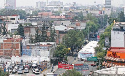 Comercios en Bucareli, entre marchas y vallas