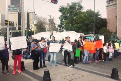 Bloquean damnificados de la Guerrero Paseo de la Reforma
