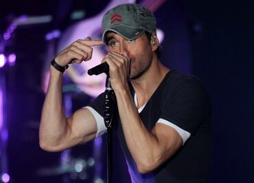 Enrique Iglesias indigna a las redes por videos del huracán "Irma"
