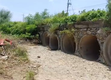 Exigen rehabilitación de puente dañado por el huracán "Erick" en Oaxaca; afecta a habitantes de 3 municipios