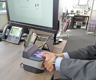 Retiros mayores a $9 mil 600, con huellas