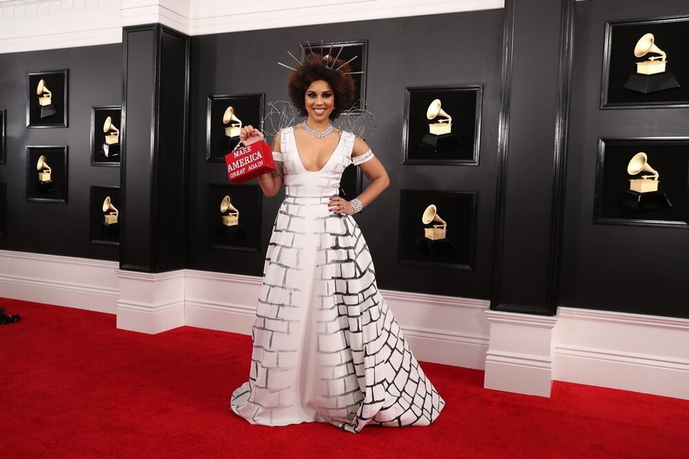Princess Joy Villa fue la más criticada por sus vestido que criticaba el muro que quiere construir Donald Trump en la frontera con México / Fotos: AFP y REUTERS