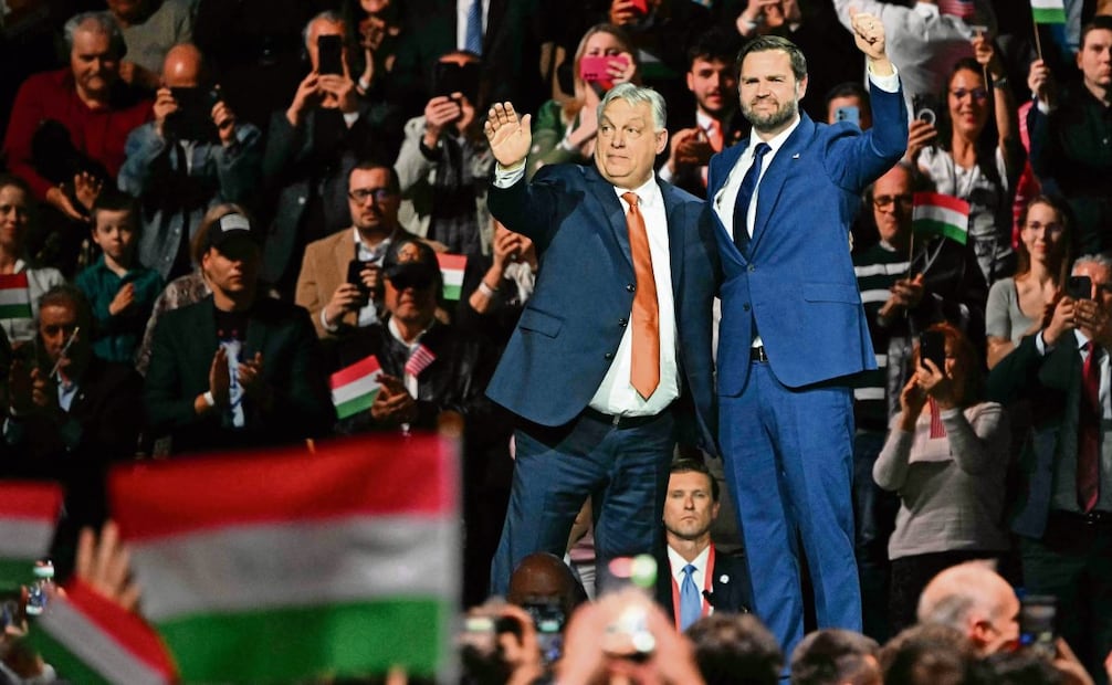 El primer ministro húngaro Viktor Orbán y el vicepresidente estadounidense JD Vance, en Budapest, el 7 de abril pasado. Foto: ATTILA KISBENEDEK/AFP