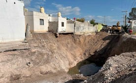 Familias temen por sus viviendas debido a la apertura de un megasocavón; "se comió" los patios de dos casas en Torreón